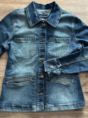 Maurice’s Medium M women Jean jacket chore cinched waist 4 pocket.  CUTE!
